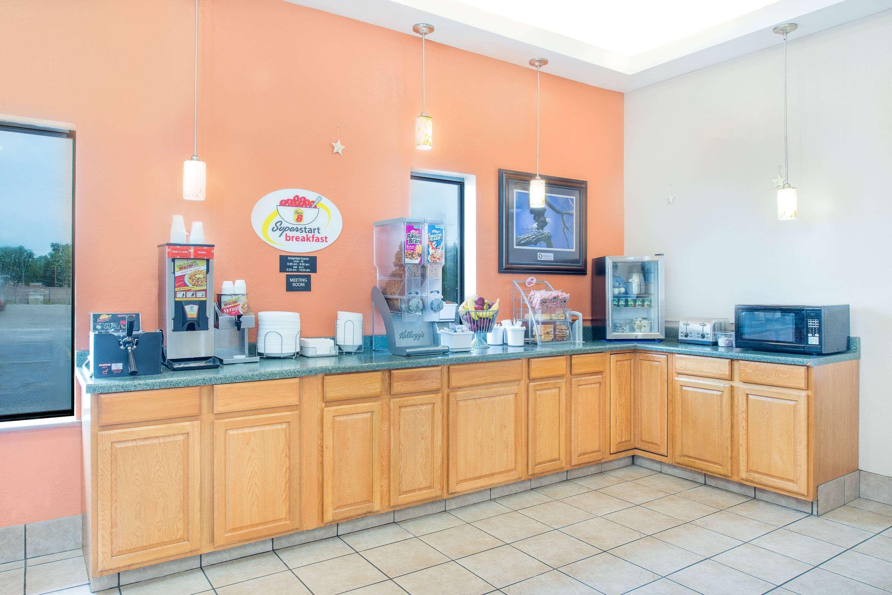 Super 8 By Wyndham Terre Haute Extérieur photo