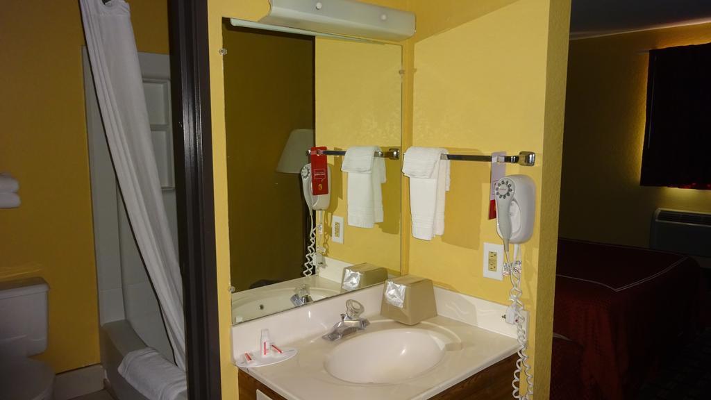 Super 8 By Wyndham Terre Haute Extérieur photo