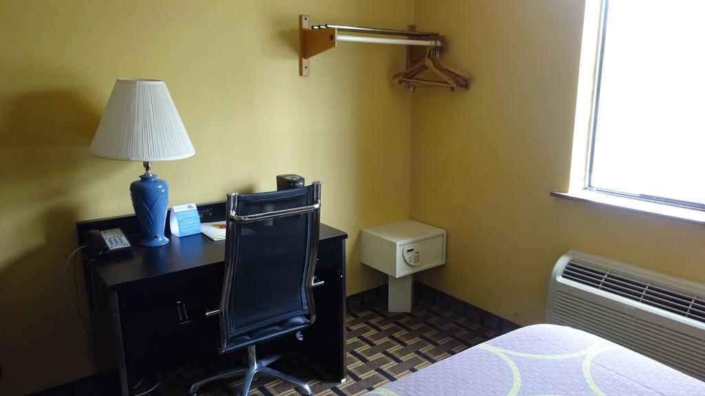 Super 8 By Wyndham Terre Haute Extérieur photo