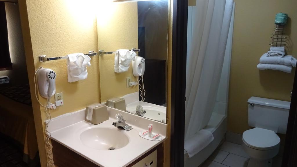 Super 8 By Wyndham Terre Haute Extérieur photo