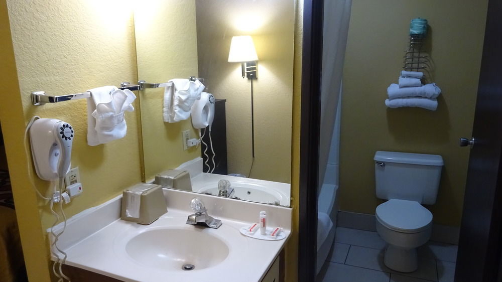 Super 8 By Wyndham Terre Haute Extérieur photo